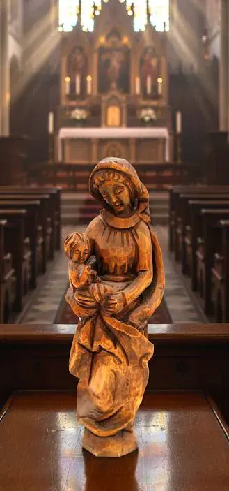 Madonna mit Kind – Holzskulptur, handgeschnitzt, natur, ca. 33,5 cm - Bild 1