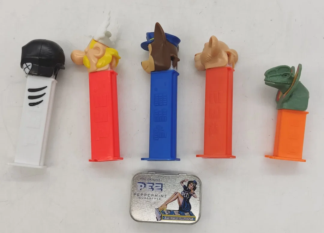 PEZ Spender 5 Stück Konvolut + PEZ Metall Dose  – Bild 3
