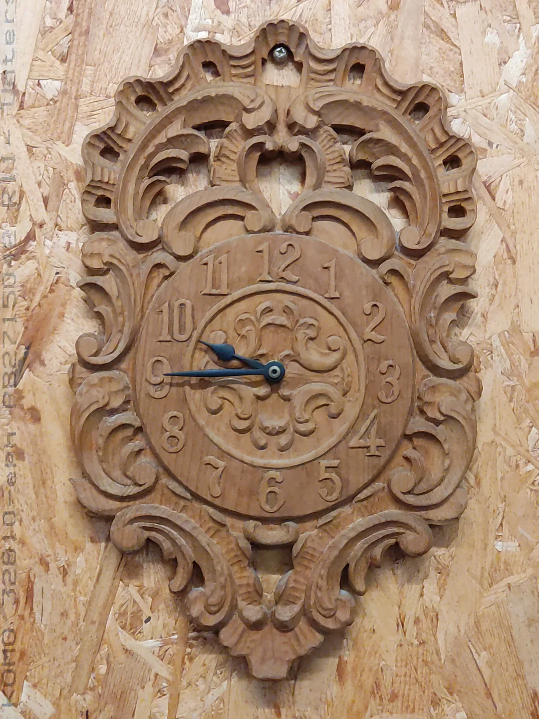 Junghans Holzwanduhr, Handgeschnitzt, ohne Batterie | Landhaus-Charme – Bild 9