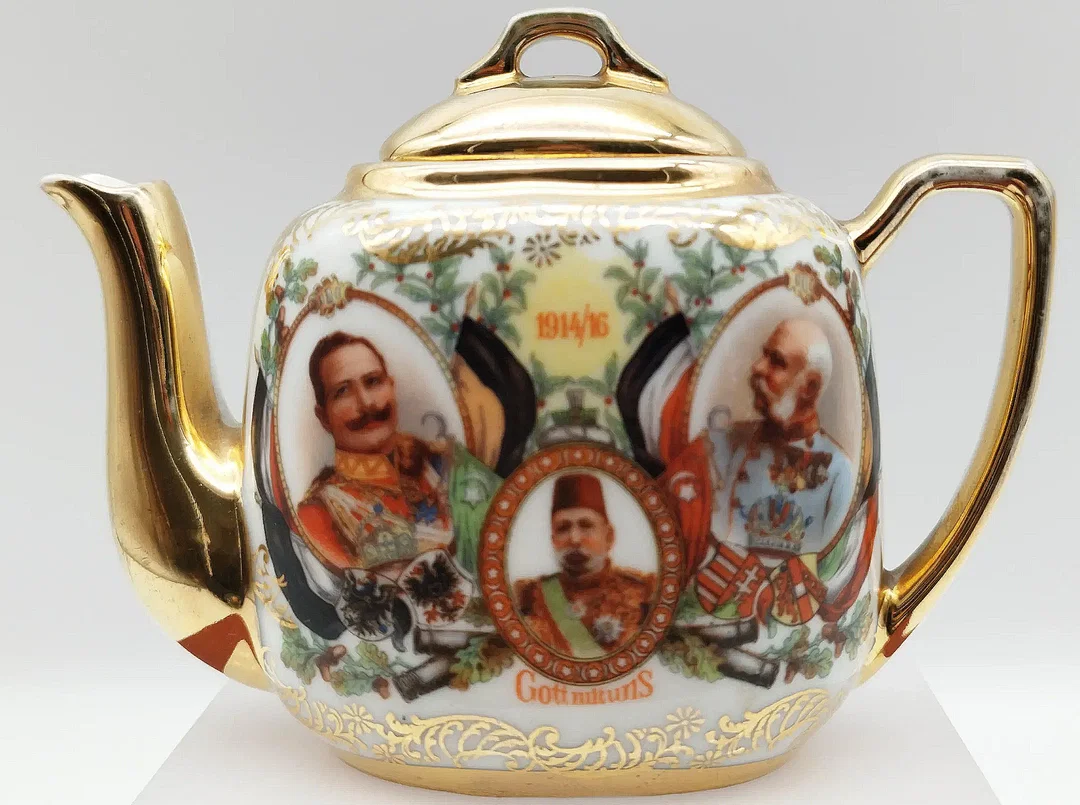 Porzellan-Kaffeekanne mit Servierplatte | Patinierter Charme – Bild 2