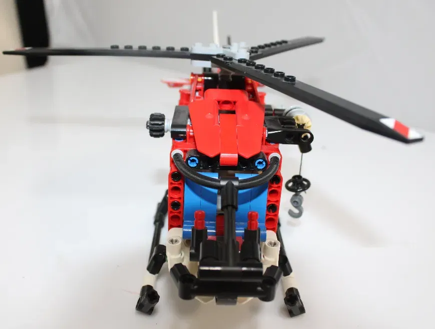 LEGO Technic Rettungshubschrauber - Bild 1