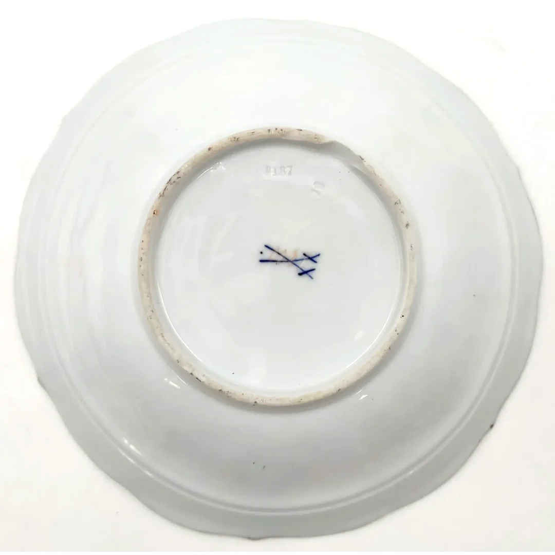 Tasse mit Untertasse Meissen (2-teilig) - gold gehöhter reliefierter Blattdekor – Bild 5
