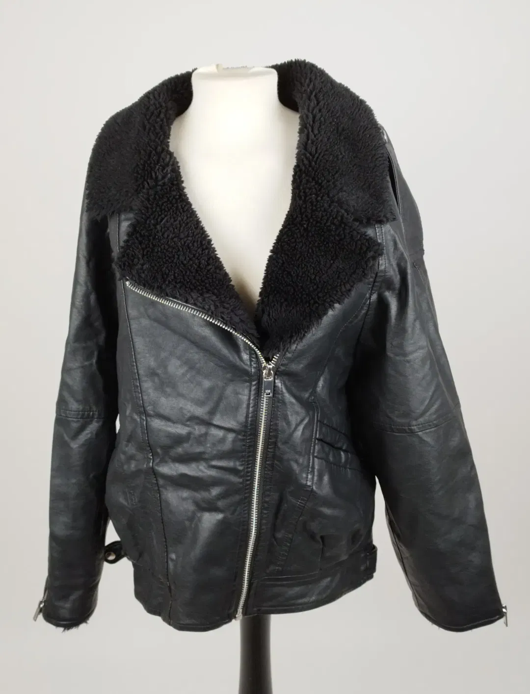 EDC Kunstpelz Jacke - Gr. S / 100% Viskose, Futter 100% Polyester - Bild 4