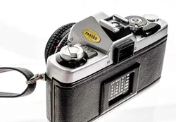 Minolta XG-2 Spiegelreflexkamera mit Objektiv 1:2/45 mm und diversem Zubehör - Bild 4