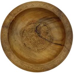 Handgeschnitztler Holzteller - Bild 1