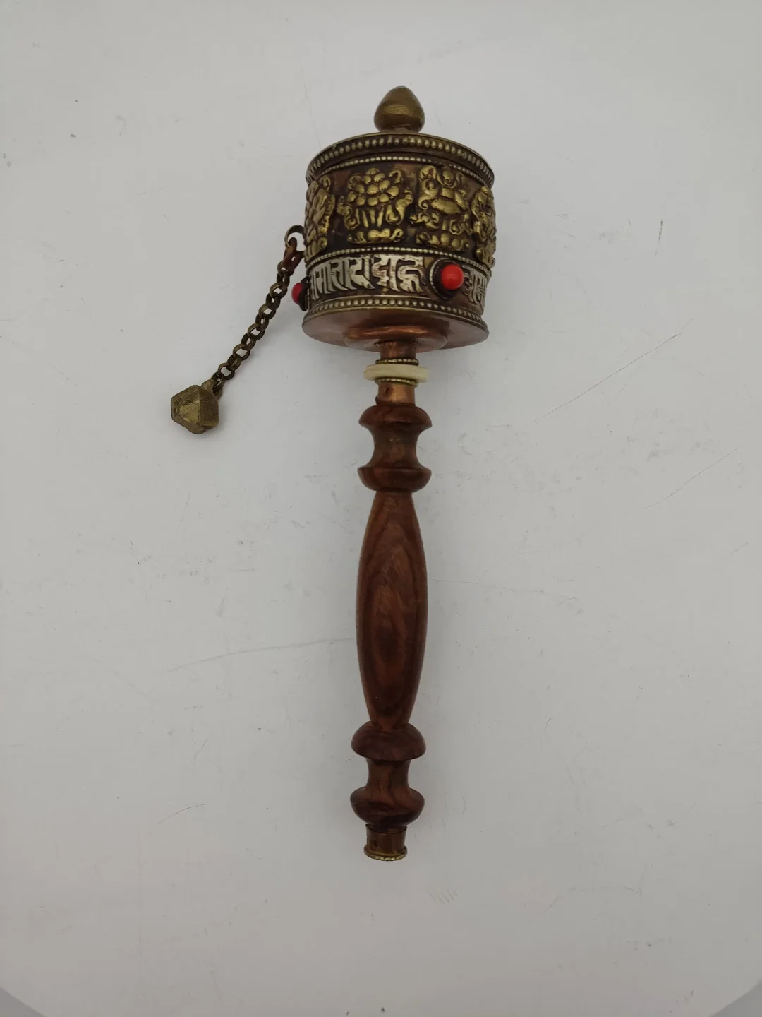 Tibetanische Gebetsmühle, handarbeit aus Messing, Kupfer und Holz, 21 cm lang - Bild 1