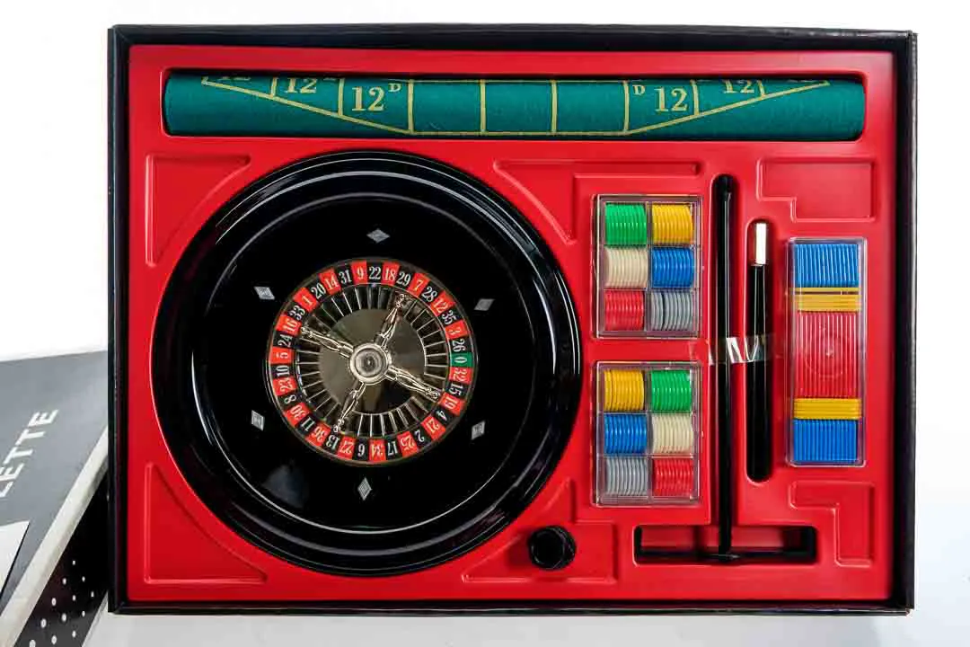 Vintage Roulette Spiel mit Spielteppich & Jetons – Bild 3