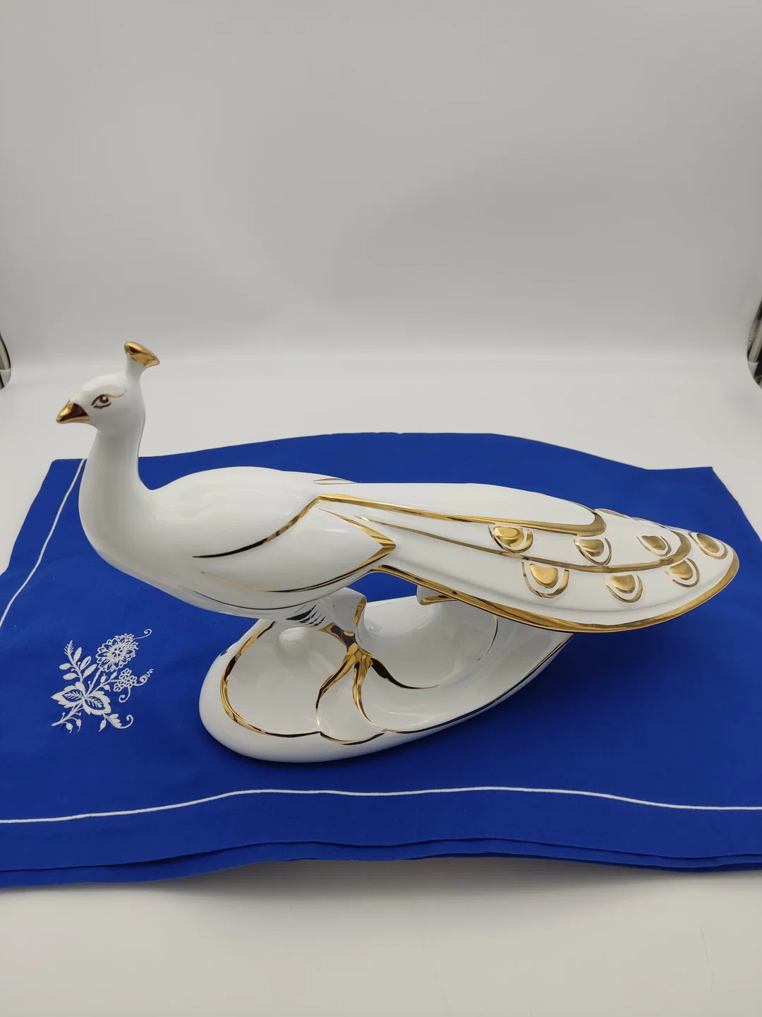 Vintage Porzellan Pfau Skulptur - werß/Gold (24K Echtgold) - Made in Italy -  Länge 44cm, Höhe 27cm – Bild 1