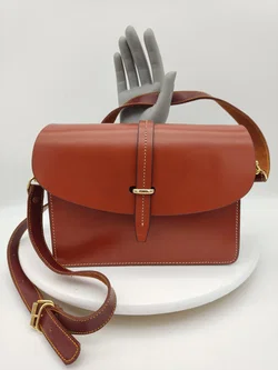 Dooney & Bourke Flap Crossbody Leder Handtasche | Eleganter Klassiker