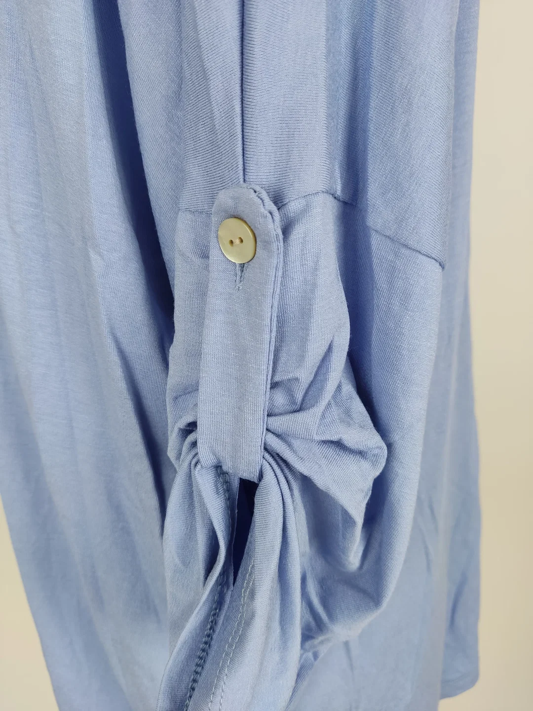 T-Shirt, dreiviertelarm mit Rundhalsausschnitt, hellblau, Größe 44 (geschätzt) – Bild 2