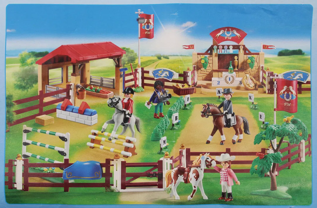 Playmobil Nr. 70337 – Pferdekoppel / Reitturnier mit viel Zubehör - Bild 1