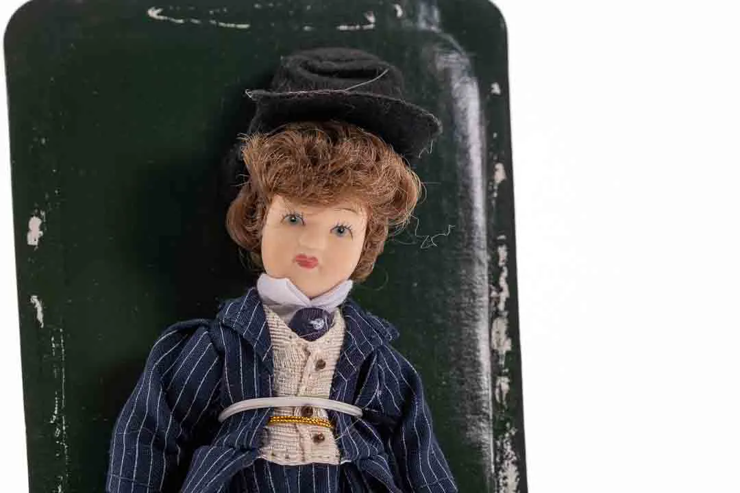  DE AGOSTINI Sammlerpuppe / Porzellanpuppe, Höhe 15cm – Bild 2