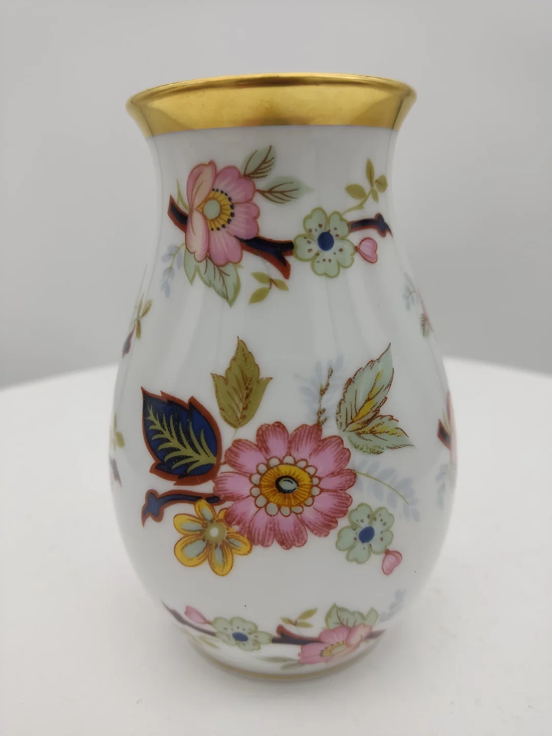 Vase von Royal Porzellan Bavaria mit Blumendekor und Goldrand  – Bild 5