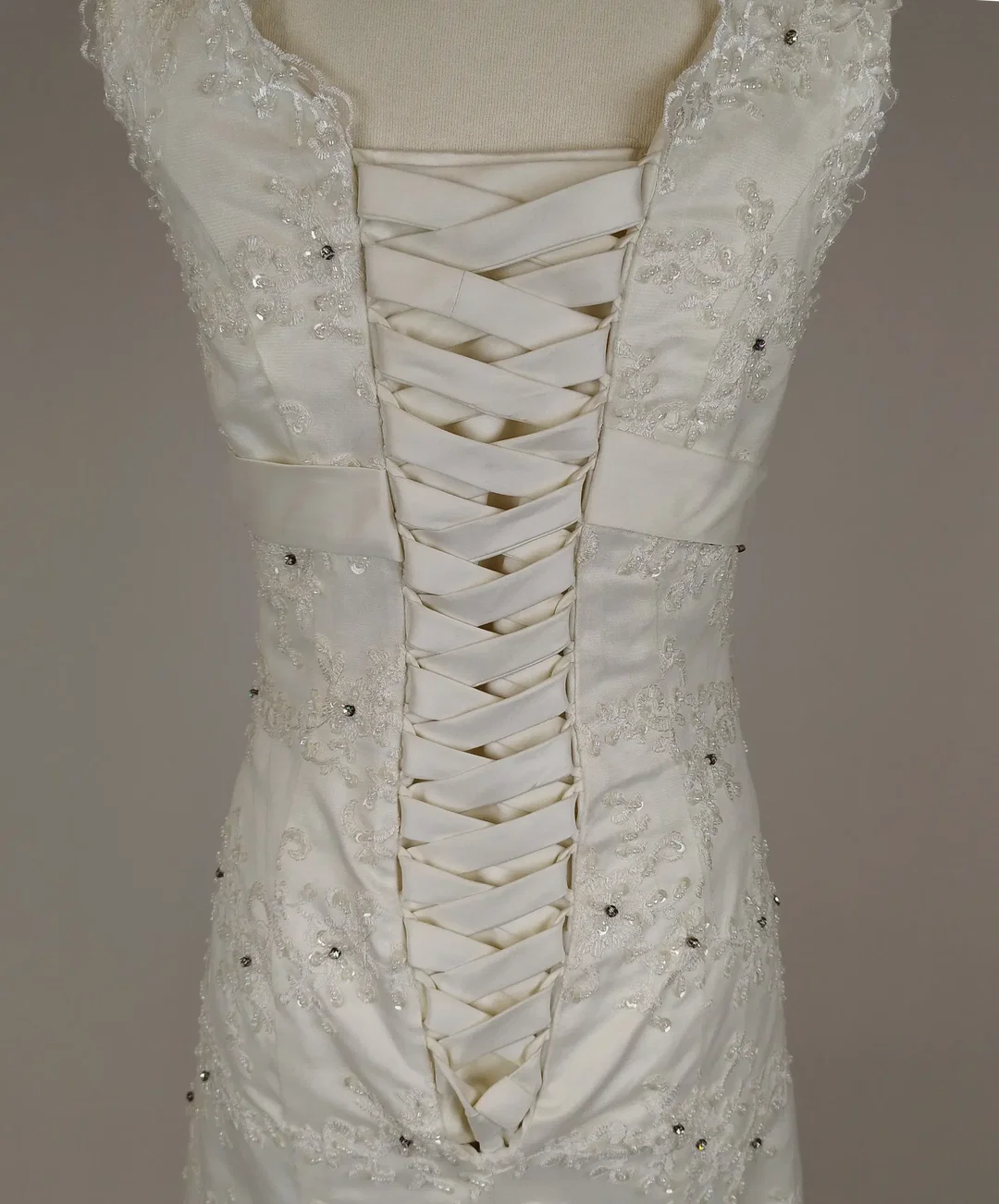 Modernes Brautkleid mit Steinchen - Maße angegeben – Bild 5