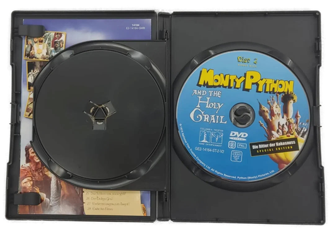 DVD 2 Discs "Monty Phyton: Die Ritter der Kokosnuss" mit John Cleese und Michael Palin – Bild 4