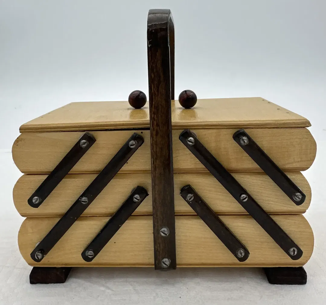 Vintage-Nähkästchen aus Holz - Bild 4