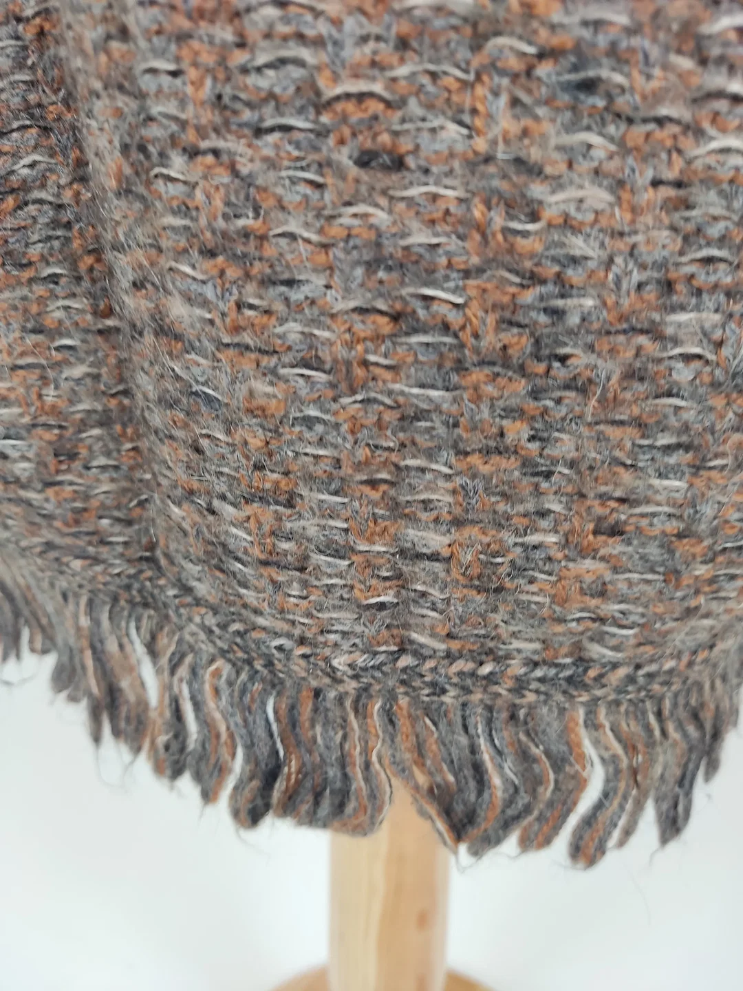 Strickkleid dreiviertelarm mit Rundhalsausschnitt, braun/schwarz meliert mit Taschen, Größe 38 (geschätzt) – Bild 5