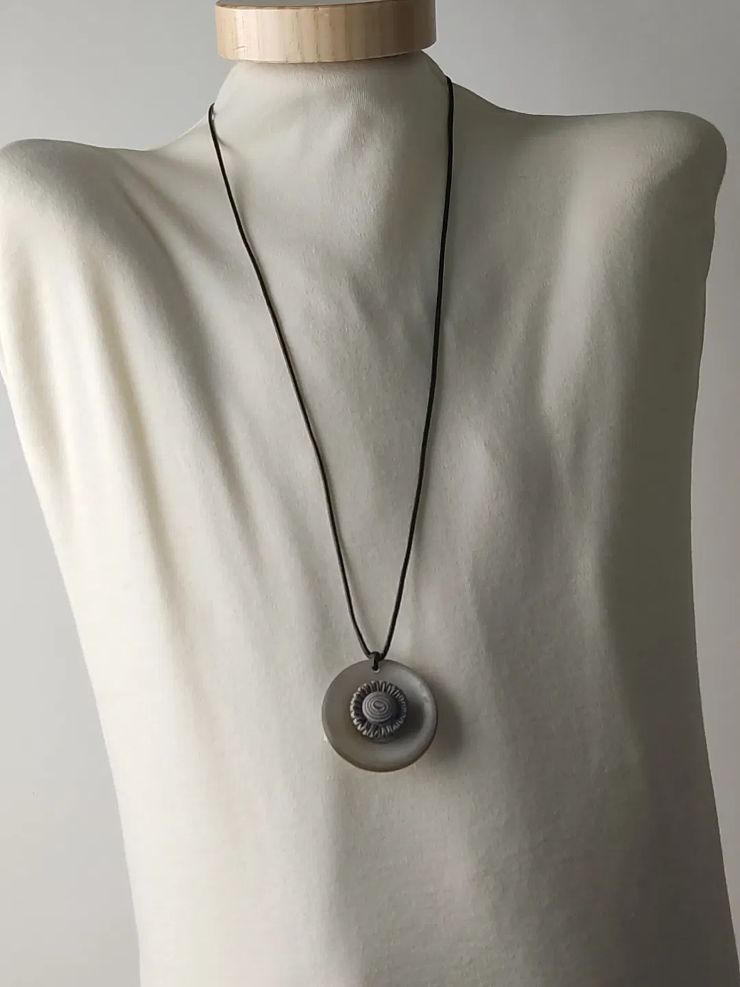 Halskette aus Knöpfen - Bild 3