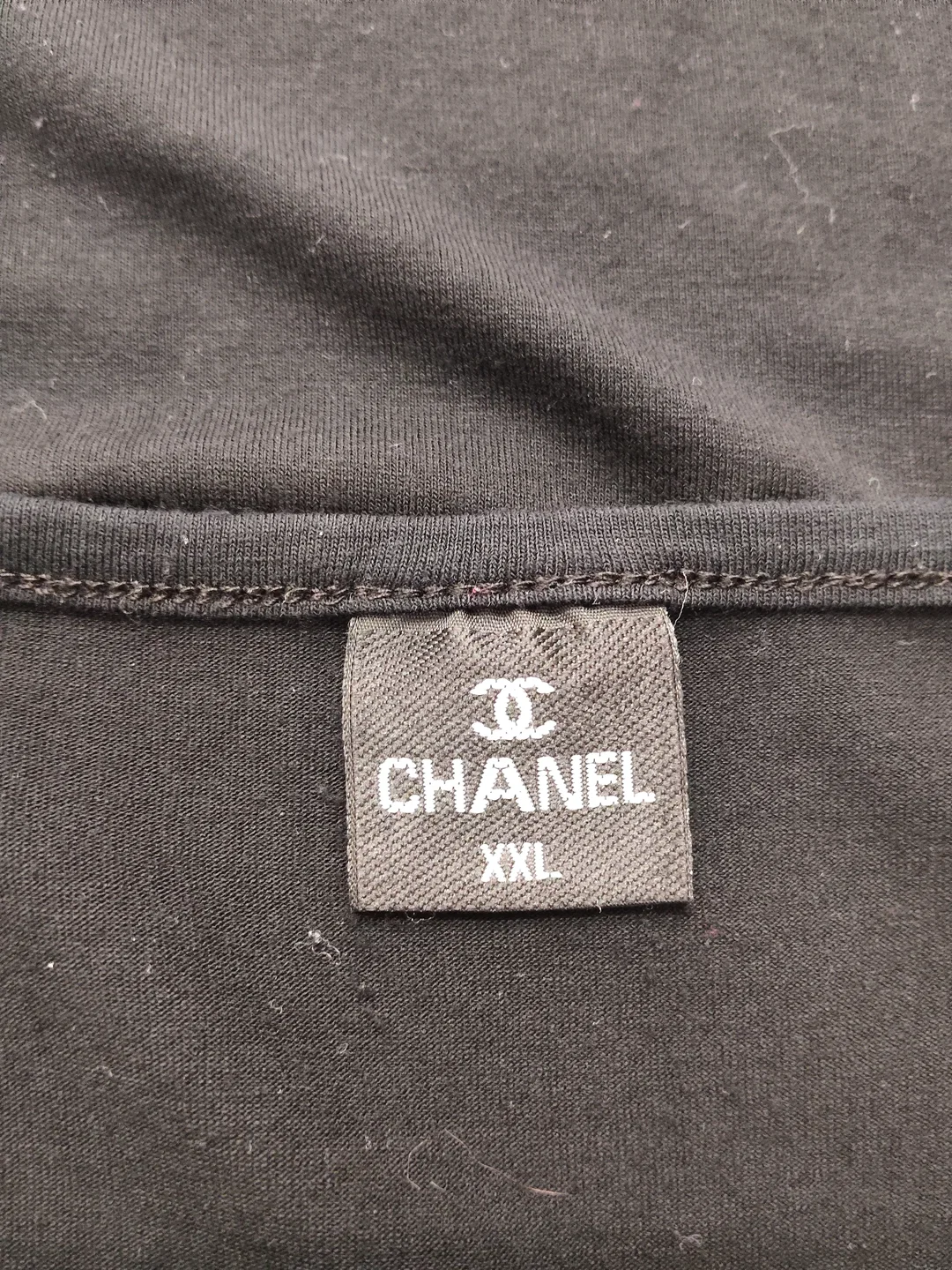 Damen-T-Shirt CHANEL Schwarz Mit Strass-Logo | Eleganter Akzent – Bild 4