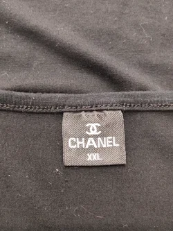 Damen-T-Shirt CHANEL Schwarz Mit Strass-Logo | Eleganter Akzent – Vorschau 4