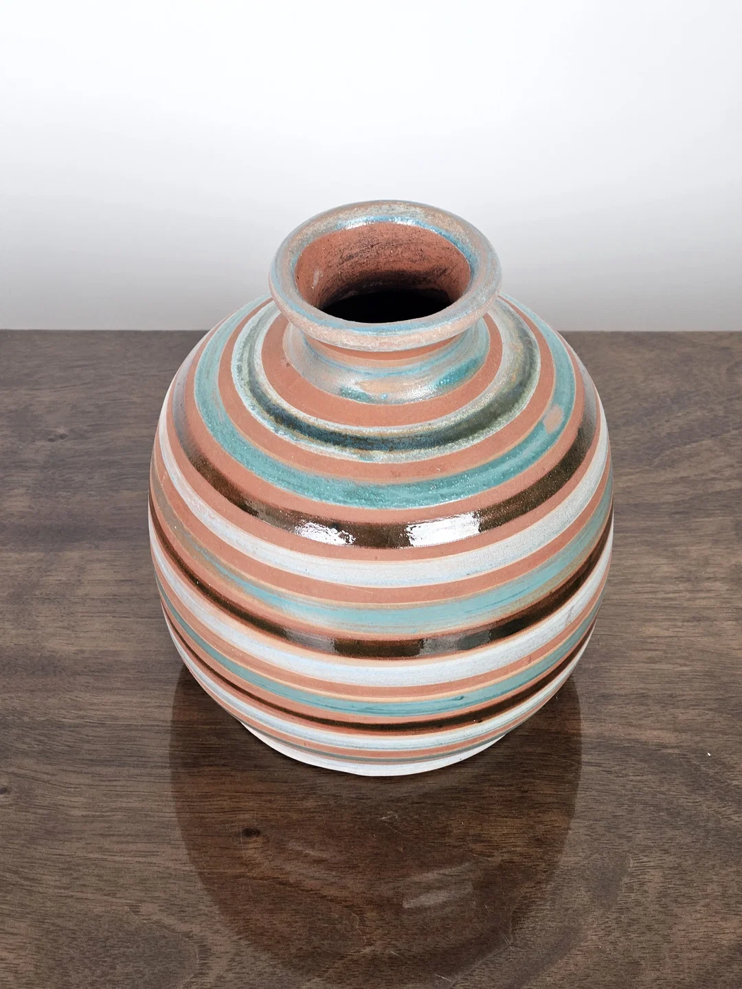 Vase aus Ton - gestreiftes Muster - Höhe ca. 14,5 cm  – Bild 2