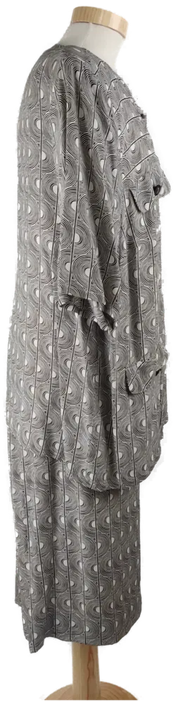 Kostüm kurzarm mit Rundhalsausschnitt, schwarz/weiß gemustert, Größe 46 - Bild 2