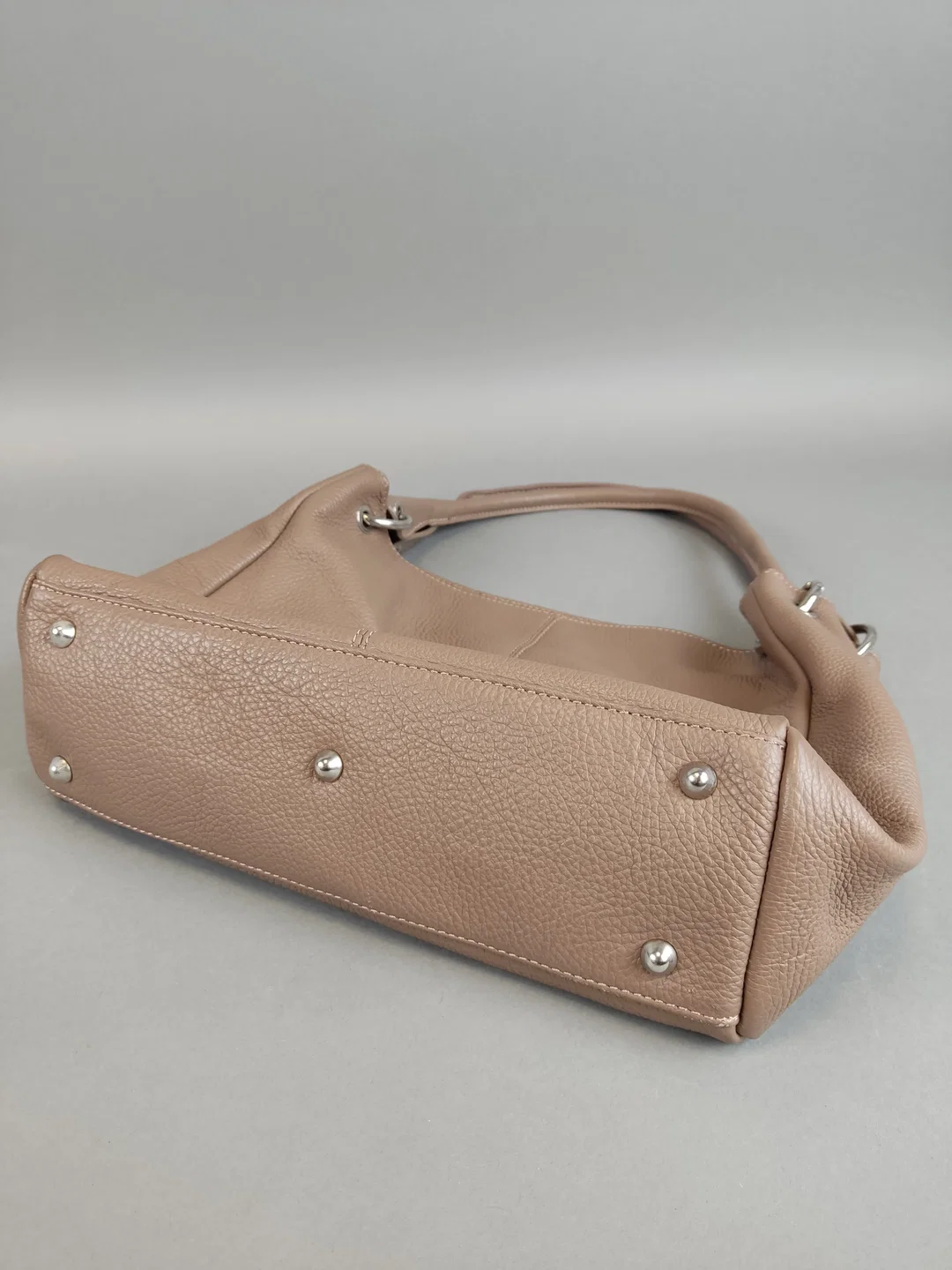 Handtasche aus Leder - taupe – Bild 6