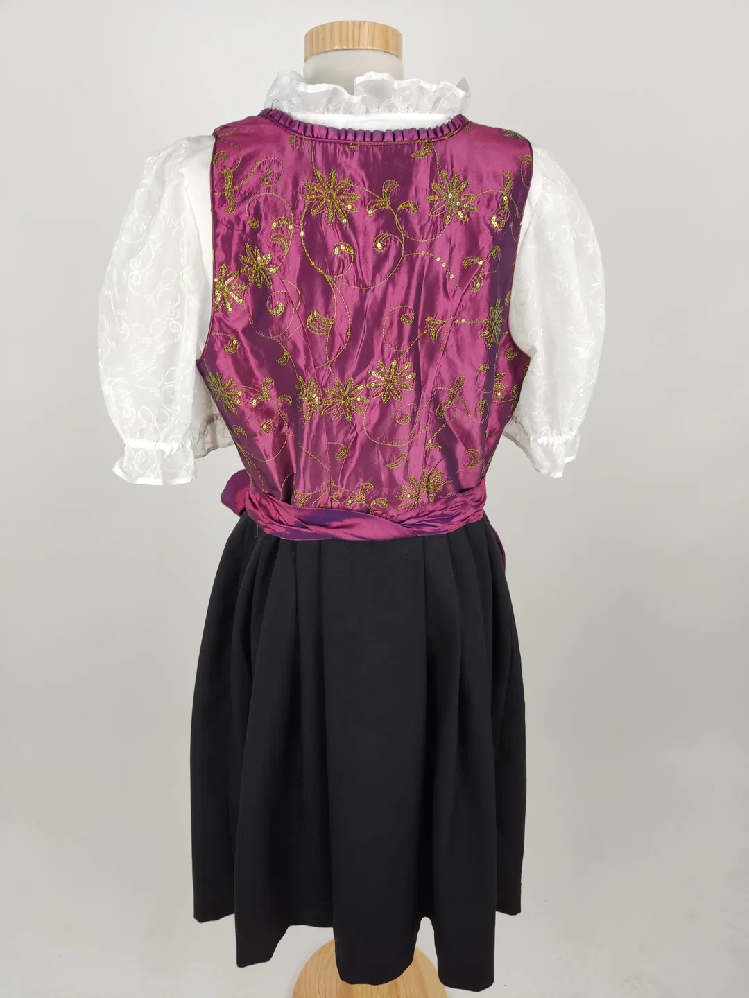 Dirndlkleid "Turi Landhaus", kurzarm, schwarz/pflaume, Größe 46 – Bild 6