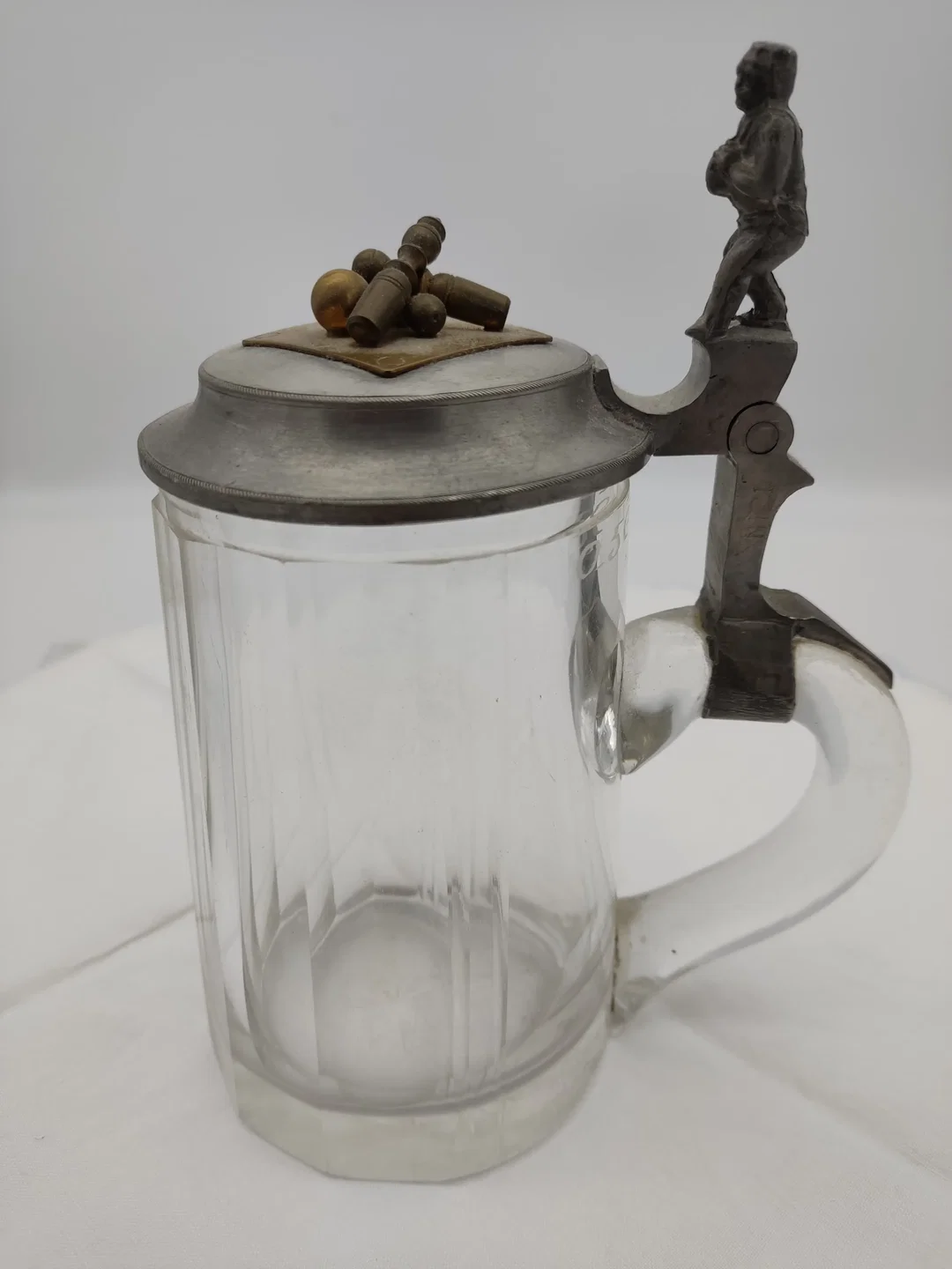 Antiker Glaskrug mit Keglerfigur und Kegel mit Kugel auf dem Zinndeckel, 0,5 Liter, ca 100 bis125 Jahre alt – Bild 2
