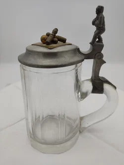 Antiker Glaskrug mit Keglerfigur und Kegel mit Kugel auf dem Zinndeckel, 0,5 Liter, ca 100 bis125 Jahre alt – Vorschau 2