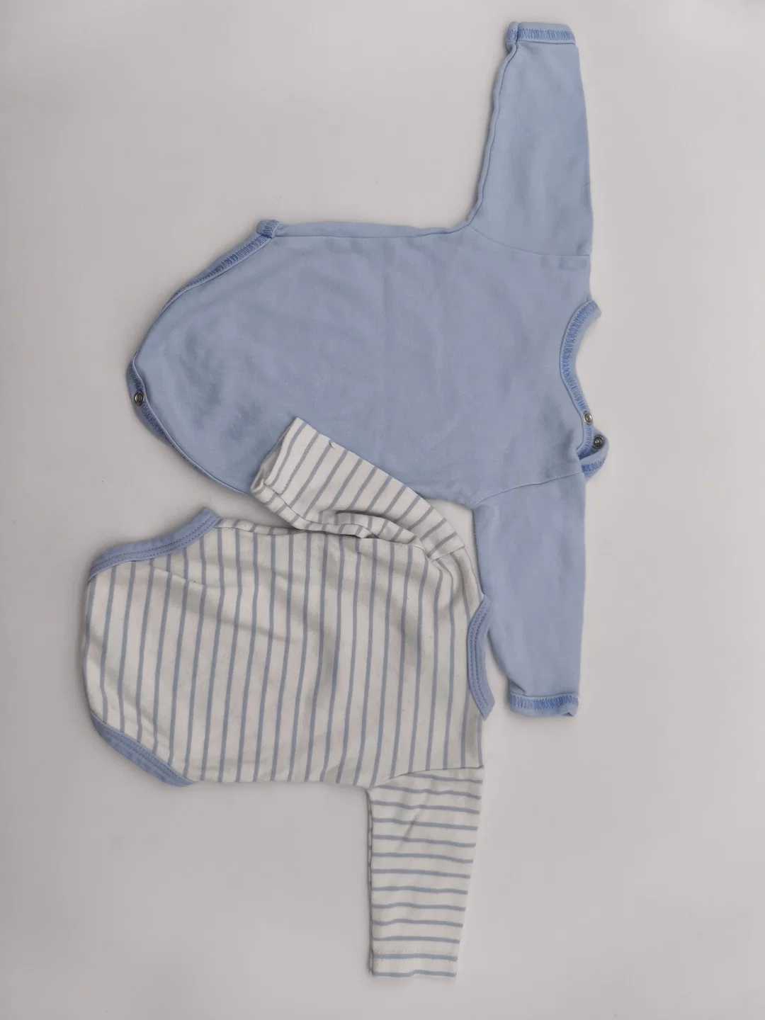 2er Set Baby Bodies, Gr. 50 und 56, Langarm – Bild 2