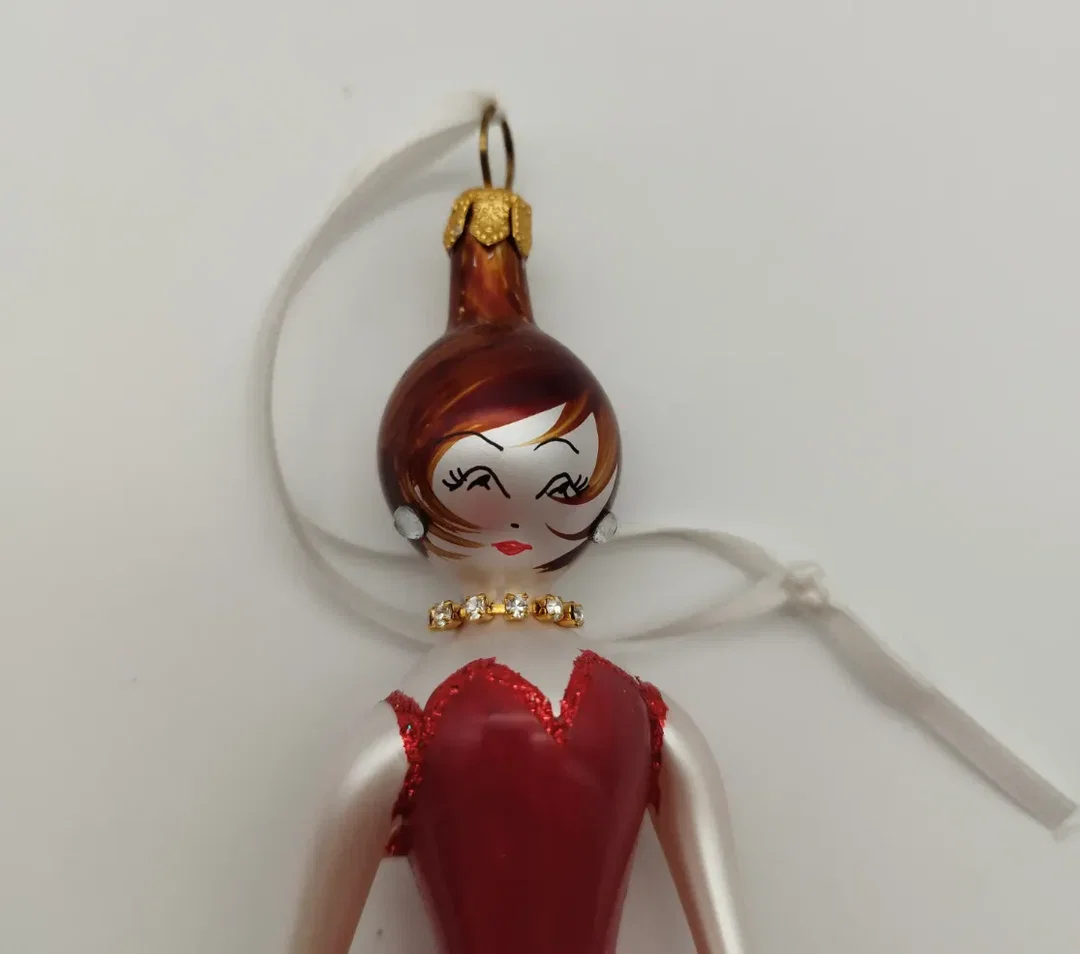 Weihnachtsbaum-Anhänger, Dame mit rotem Kleid, inkl. Band – Bild 3