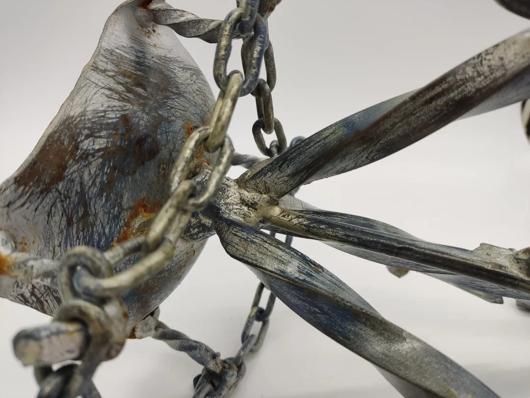 Massiver Rustikaler Kerzenständer aus Metall blau schimmernd 24 cm – Bild 3