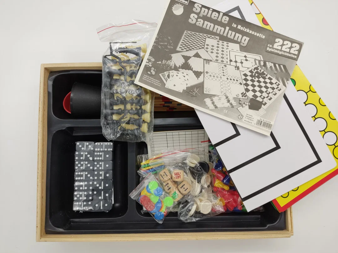 Idena Spielesammlung in Holzkassette – Bild 2