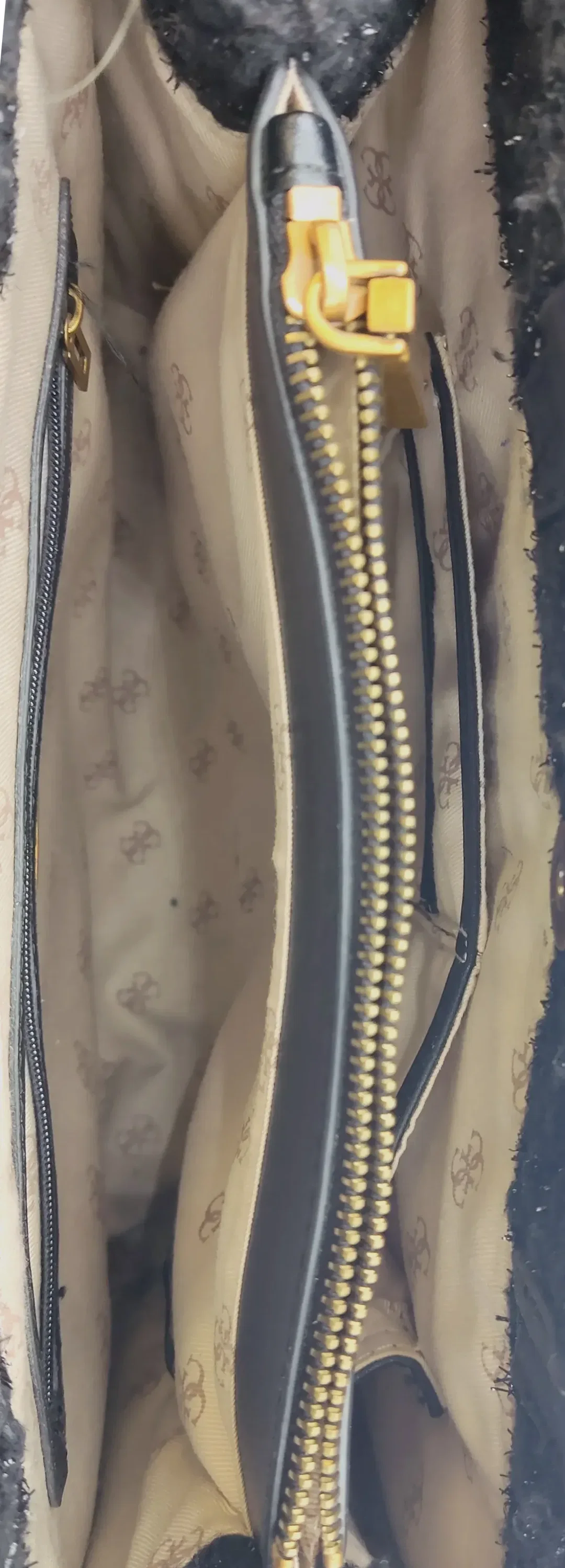 Guess Damen Bouclétasche schwarz – Bild 8