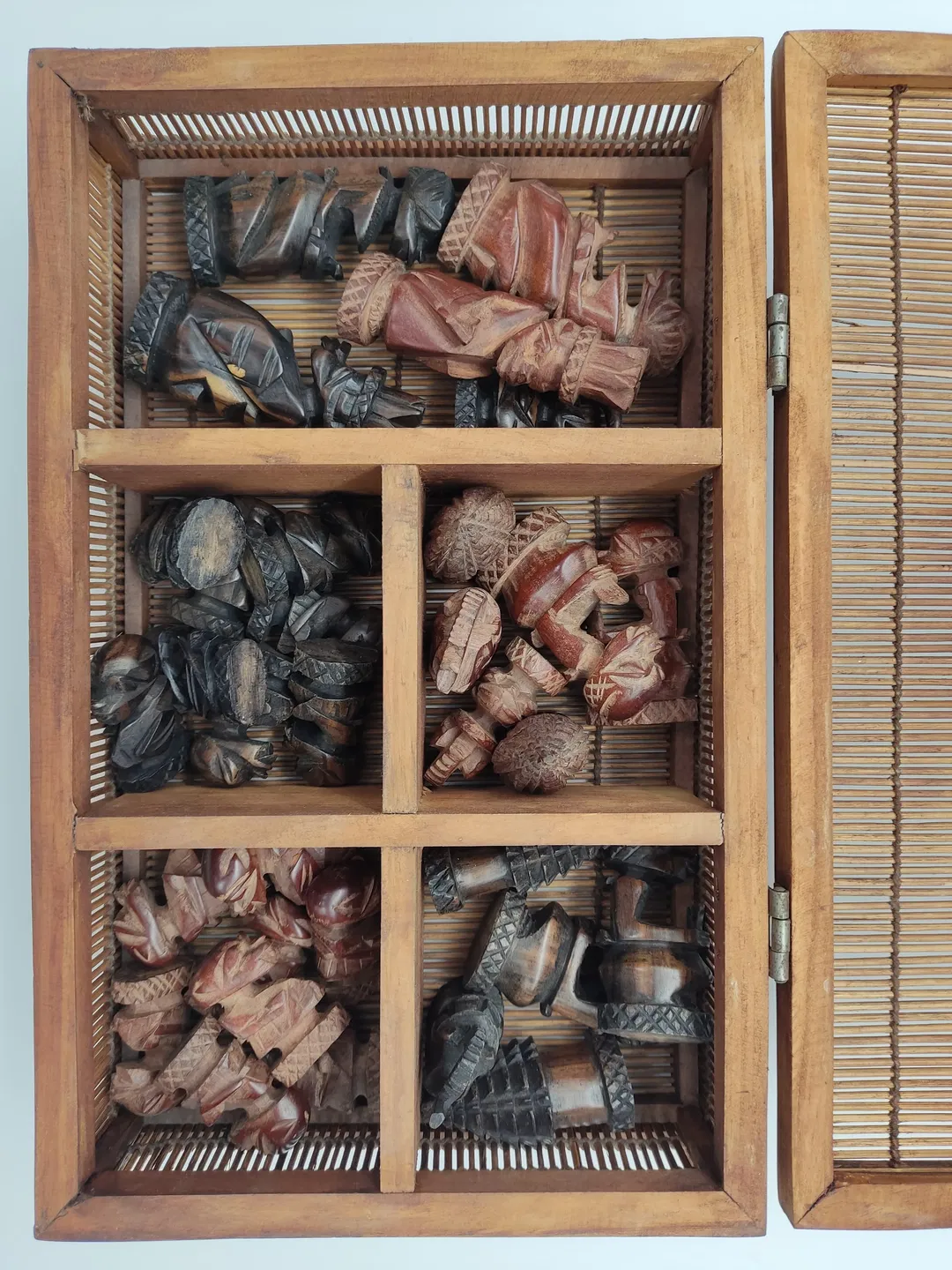 Afrikanische Königreich Schach -Spielfiguren in Box - Bild 1