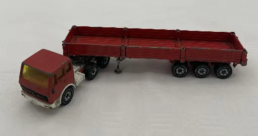 Siku Mercedes-Benz 2232 (320 PS) Sattelschlepper mit Planenauflieger – Bild 2