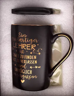 Geschenkset Tasse Lehrer – Schwarze Keramiktasse mit Deckel & Löffel, Spruch „Ein großartiger Lehrer ist schwer zu finden“ - Bild 3