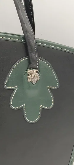 Klaus Hladik Ledertasche aus Salzburg - Elegante Trachten-Lederhandtasche  – Hochwertiges Accessoire für stilvolle Damen - Bild 5