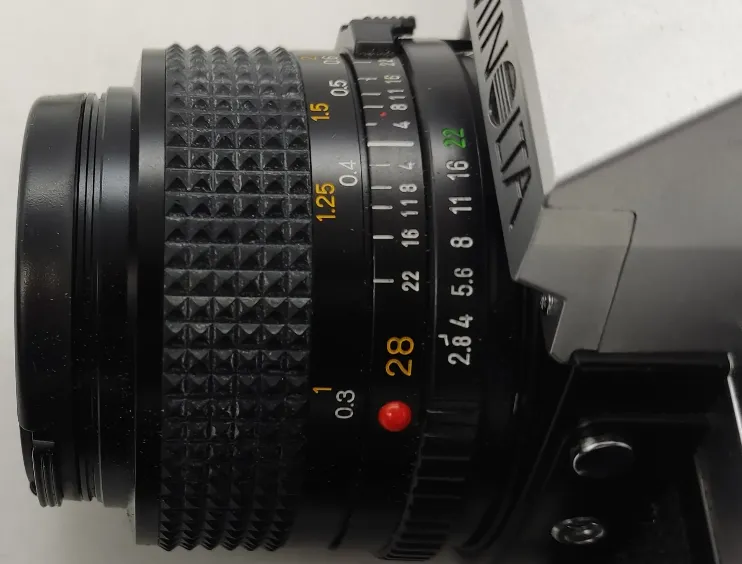 Minolta X 300 Spiegelreflexkamera mit 3 Objektiv 28mm ,50mm ,135mm mit Blitz und Tasche – Bild 10
