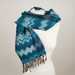 Bemusterter Schal - ca. 180cm lang / 70% Viskose, 30% Seide - Bild 2