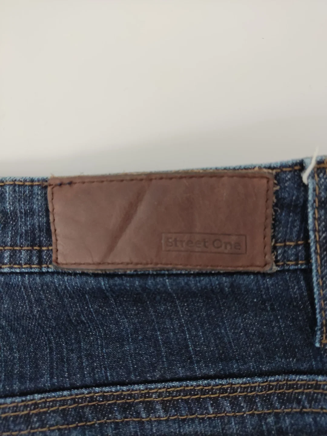 Damenjeans Street One Kurz 29 | Figurschmeichler – Bild 3
