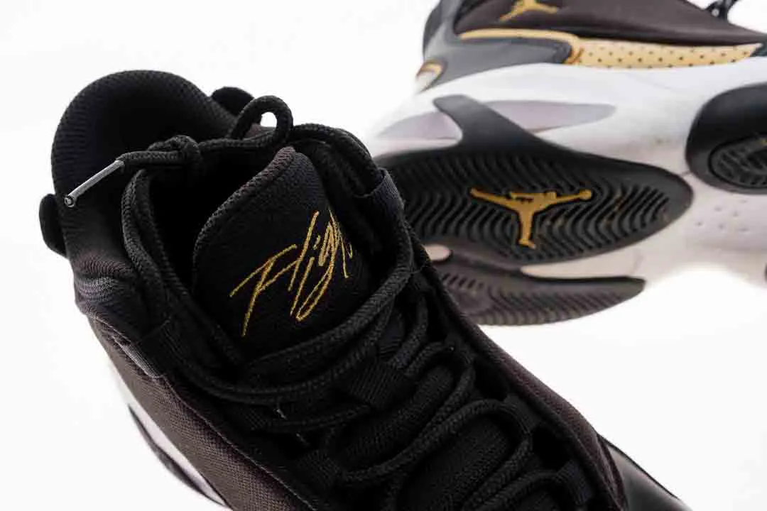NIKE Jordan Max Aura 4 Kinderschuh in schwarz-weiß-gold, Größe 39 – Bild 3