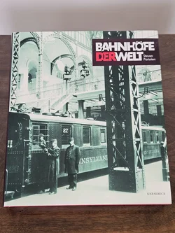 Bahnhöfe der Welt . Eine Architektur- und Kulturgeschichte - Steven Parissien