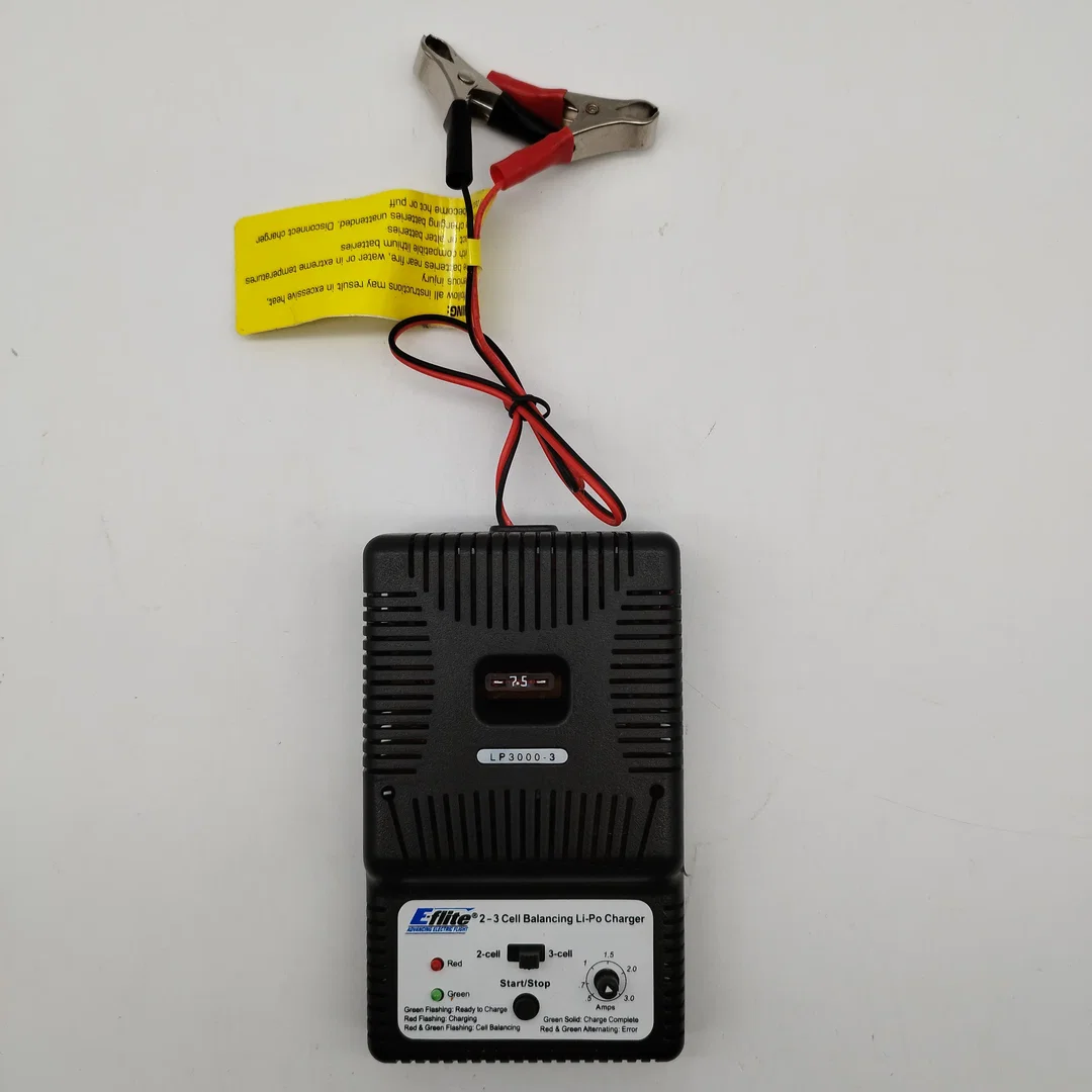 E-flite 2-3 Cell DC Li-Poly Balancing Charger (EFLC3010 / LP3000-3) – Bild 1