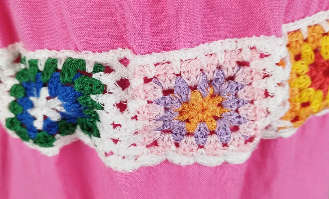 Granny Square Kinderkleid - Gr. 116cm / 90% Viskose – Bild 4