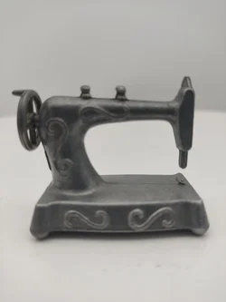 Puppenhaus Zubehör: Miniatur Zinn-Nähmaschine | Englischer Schatz - Bild 2