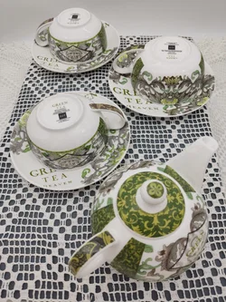 Porzellan 'Green Tee'-Set (Kanne, 3 Tassen mit Unterteller) von Paula Scaletta | Designer-Schatz - Bild 3