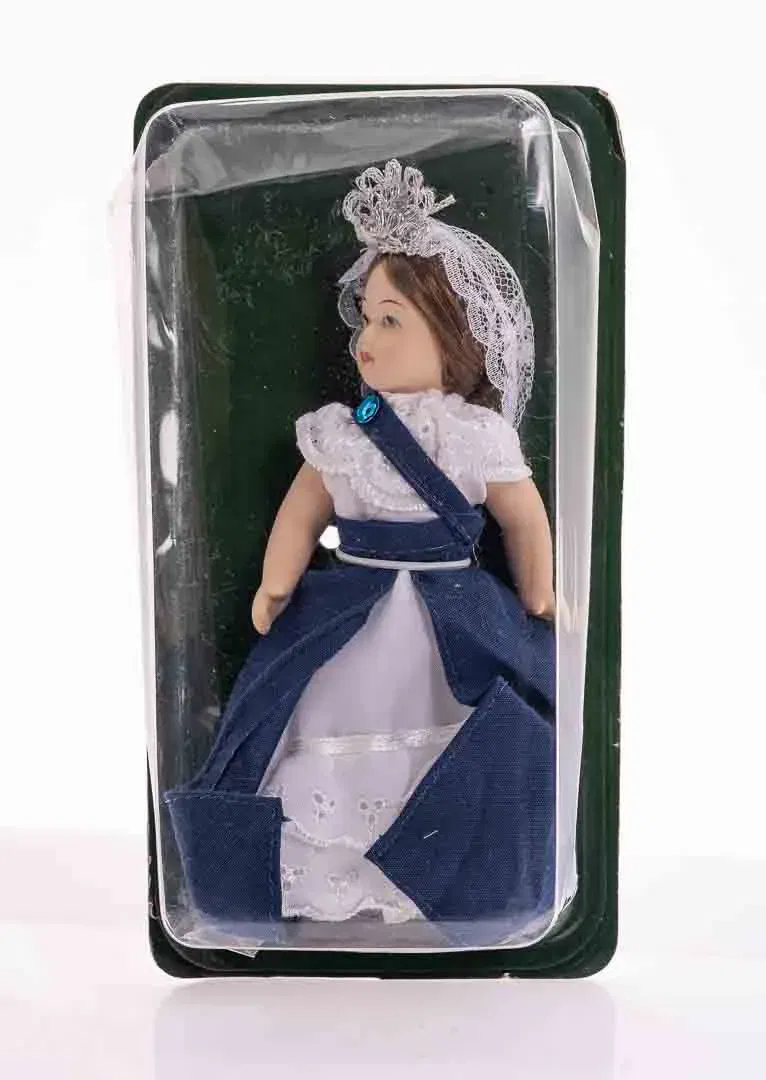  DE AGOSTINI Sammlerpuppe / Porzellanpuppe, Höhe 15cm - Bild 4