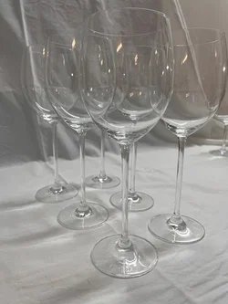 Set mit 6 hochwertigen Rotweingläsern aus Glas – Vorschau 3